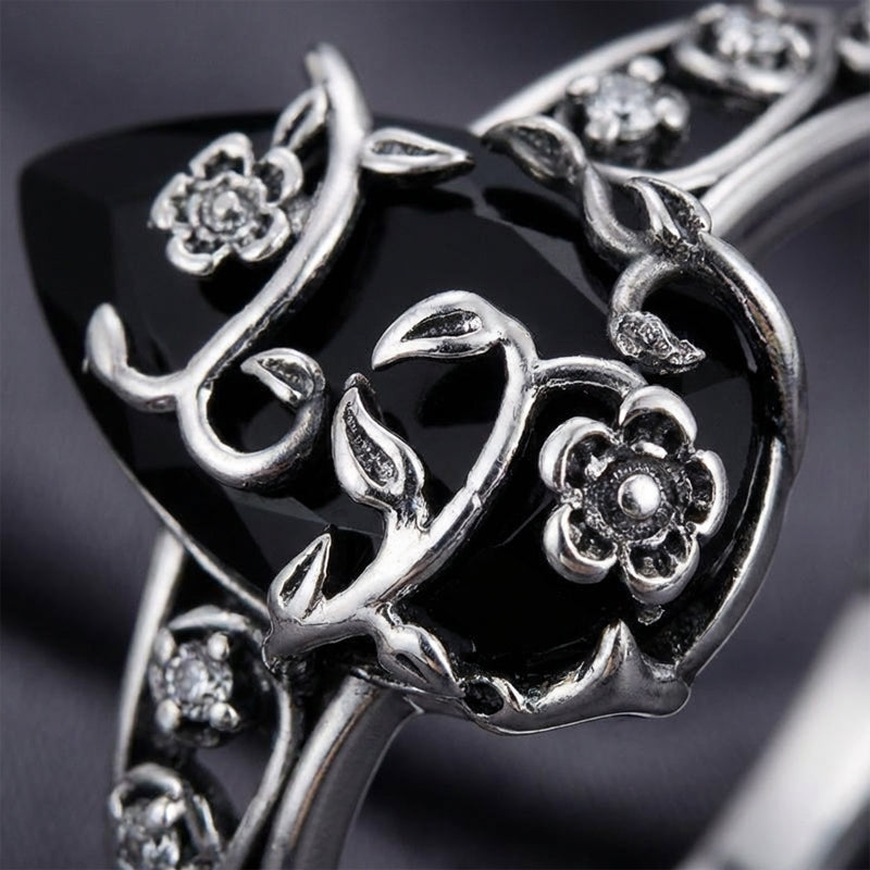 💍50% OFF NOW! 🌿 Vintage Floral Vine Ring – Black Teardrop Gem, Sparkling Accents & Openwork Band ✨