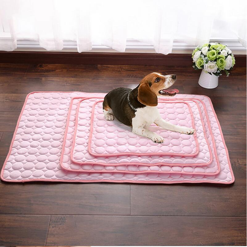 ❄️Give your furry friend a cool summer!🧊Pet Cooling Ice Silk Mat – Summer Cooling Pet Bed Pad for Dogs and Cats, Breathable Washable Sleeping Cushion for Indoor and Outdoor Use, Lightweight Cooling Crate and Sofa Pet Mat